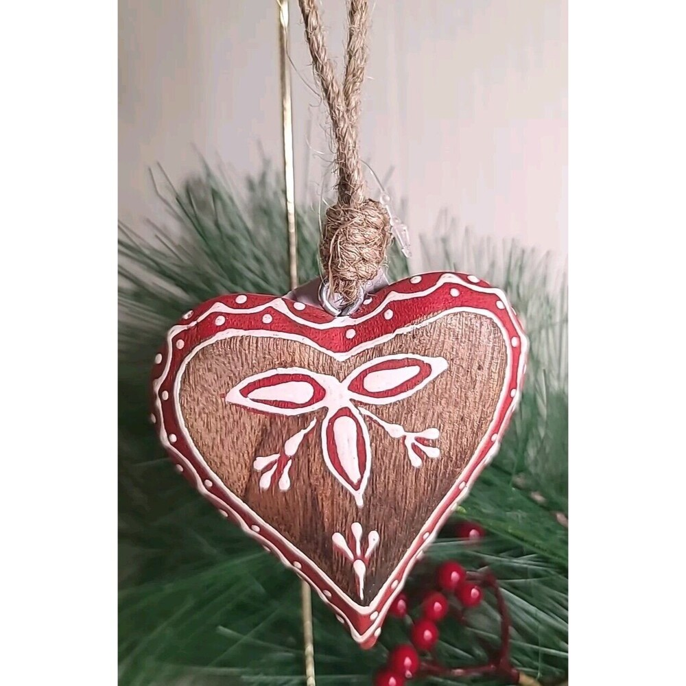 NWT Beautiful Midwest Ornament Floral  Heart Red & White Solid Wood Handpainted
